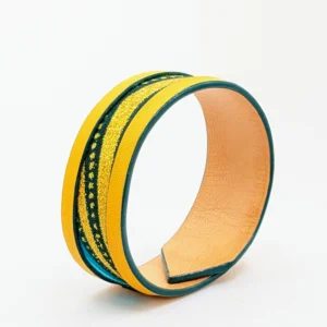 Bracelet en cuir Cléopâtre en cuir jaune et turquoise de profil