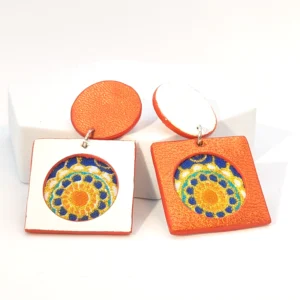 Boucles d'oreille waxette carrée orange et blanche vu de face