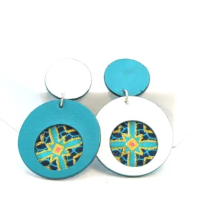 Boucles d'oreille Waxette ronde blanche et turquoise vu de face