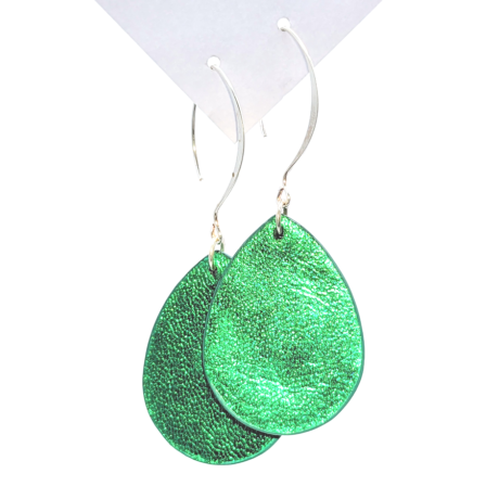 boucles-doreilles-cuir-metallise-verte-900×900