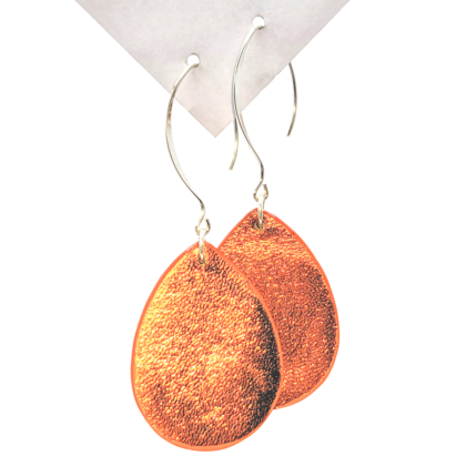 Boucles d'oreilles "Les Lumi-luni ", en cuir de chèvre métallisé orange face 1